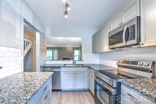 6129 Windsor Gate Ln, Charlotte, NC, 28215-4205 | Card Image