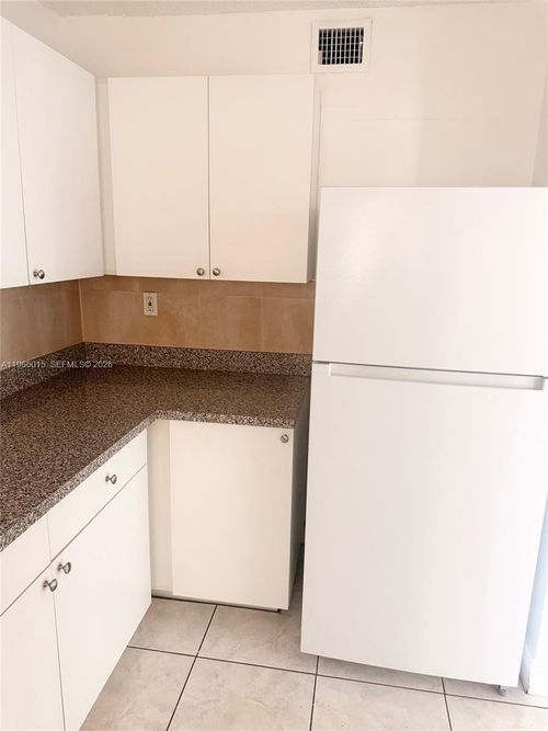 8-611 Nw 177th St, Miami Gardens, FL, 33169-6977 | Card Image