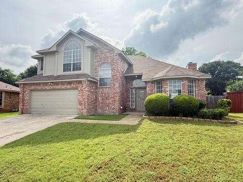 602 Thorton Ct, Cedar Hill, TX, 75104-6870 | Card Image