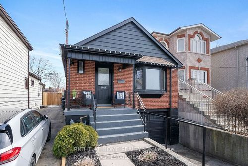 15 August Ave, Scarborough, ON, M1L3M8 | Card Image