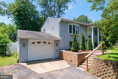 1301 Columbia Rd, WOODBRIDGE, VA, 22191-2909 | Card Image