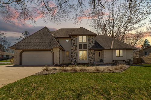 600 River Ridge Rd, River Falls, WI, 54022-2988 | Card Image