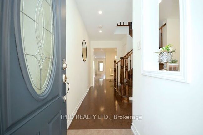 867 Fowles Crt, House attached with 4 bedrooms, 3 bathrooms and 2 parking in Milton ON | Image 4