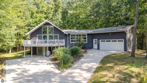 8413 Manitoba, Stanwood, MI, 49346-8959 | Card Image