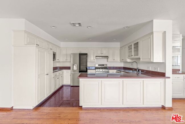 3962 Oakfield Dr, House other with 5 bedrooms, 5 bathrooms and 2 parking in Sherman Oaks CA | Image 13