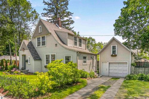 701 6th St, Traverse City, MI, 49684-2421 | Card Image