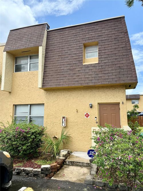 11-5644 Blueberry Ct, Lauderhill, FL, 33313-3071 | Card Image