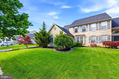 2066 Rolling Meadow Dr, Macungie, PA, 18062-8897 | Card Image