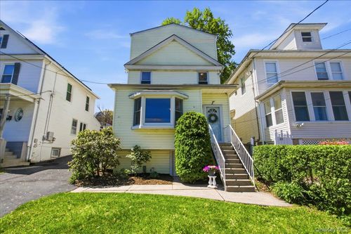21 Clover St, Yonkers, NY, 10703-1120 | Card Image