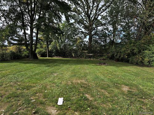 27519 Gilbert Dr, Warren, MI, 48093-4441 | Card Image
