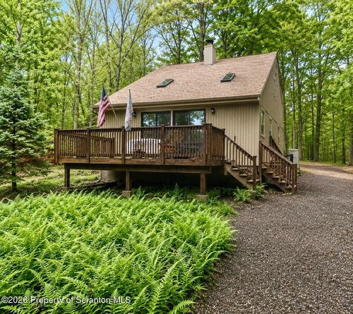 38 Creekview Dr E, Clifton Twp, PA, 18424-8997 | Card Image