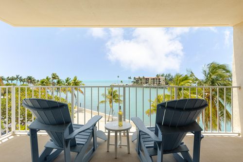 apt-301-2000 Coco Plum Dr, Marathon, FL, 33050-4021 | Card Image