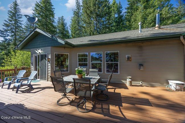 Huge rear deck for entertaining or just enjoying life | Image 26