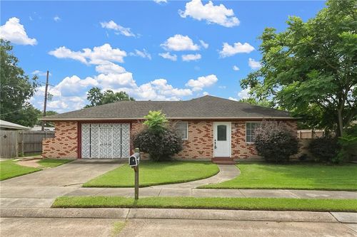 2121 Brigade Dr, Chalmette, LA, 70043-4403 | Card Image