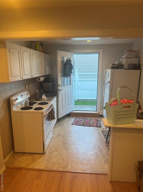 845 Prescott Pl, West Babylon, NY, 11704-6801 | Card Image