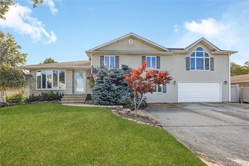 3592 Tonopah Street, Hempstead, NY, 11783 | Card Image