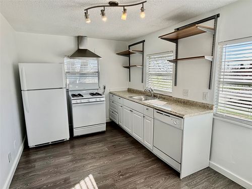 2906 E 12th St, Austin, TX, 78702-2402 | Card Image
