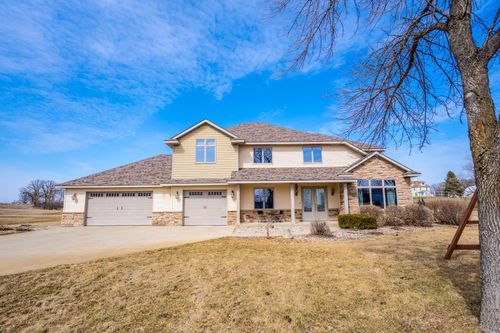 294 57th Avenue Ne, Willmar, MN, 56201 | Card Image