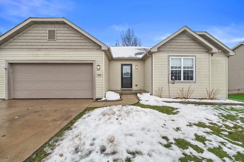 228 W Haven Dr, Watertown, WI, 53094-7324 | Card Image