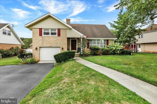 2408 Laurel Rd, READING, PA, 19609-1221 | Card Image