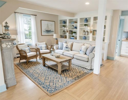 3 Vicksburg Pl, Newport, RI, 02840-2040 | Card Image