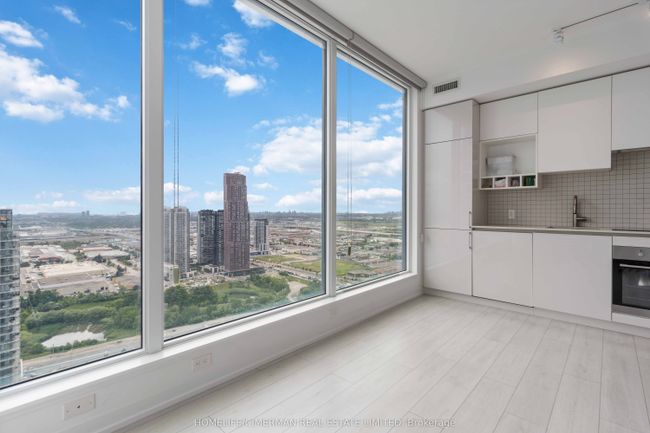 4502 - 5 Buttermill Ave, Condo with 3 bedrooms, 2 bathrooms and null parking in Vaughan ON | Image 9