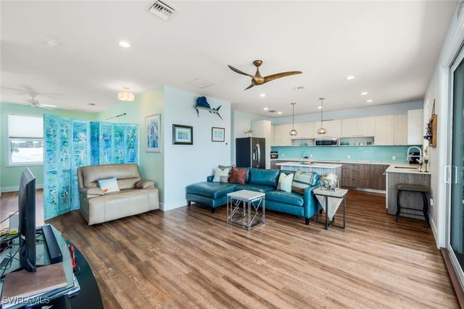 Studio Living Room | Image 6