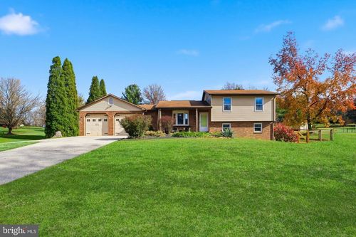 985 Dietz Rd, York, PA, 17402-7832 | Card Image