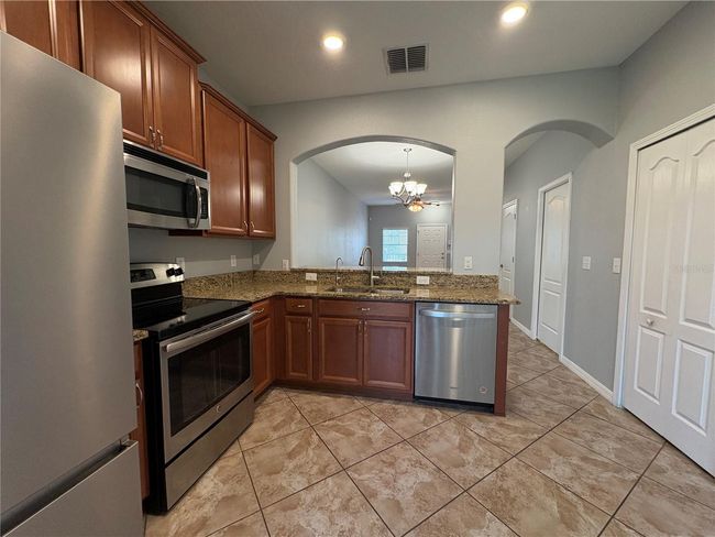 2427 Willimette Dr, Townhouse with 2 bedrooms, 3 bathrooms and null parking in WESLEY CHAPEL FL | Image 5