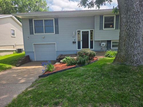2613 N Zenith Ave, Davenport, IA, 52804-1028 | Card Image