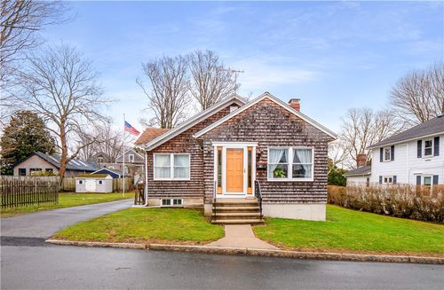 18 Ledyard St, Newport, RI, 02840-1829 | Card Image