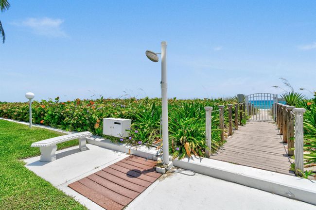 APT-112 - 2780 S Ocean Blvd, Condo with 2 bedrooms, 2 bathrooms and null parking in Palm Beach FL | Image 37