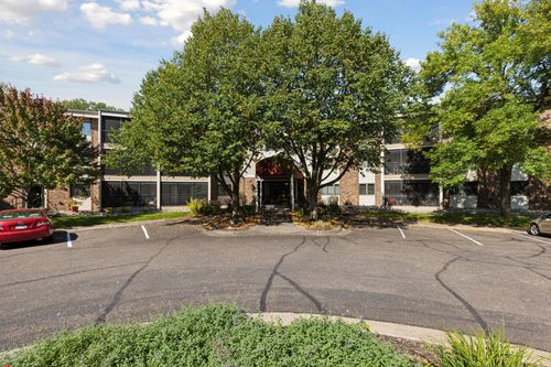 apt-210a-3150 Glen Oaks Ave, White Bear Lake, MN, 55110-5673 | Card Image