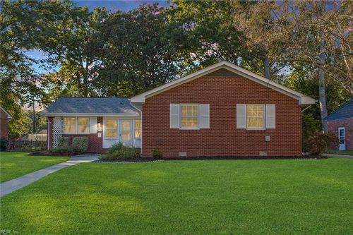 863 Catalina Dr, Newport News, VA, 23608-8921 | Card Image