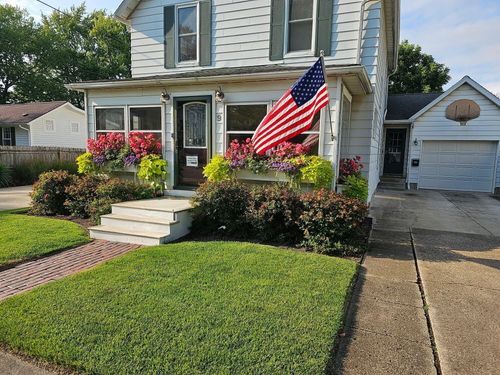 9 Beech St E, Three Oaks, MI, 49128-1157 | Card Image