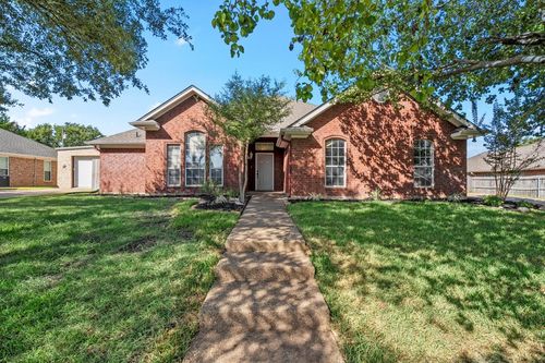 325 Fannin Dr, Hewitt, TX, 76643-3145 | Card Image