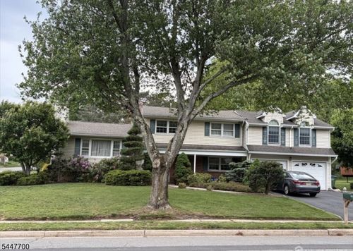 19 Annette Dr, Edison, NJ, 08820-1012 | Card Image