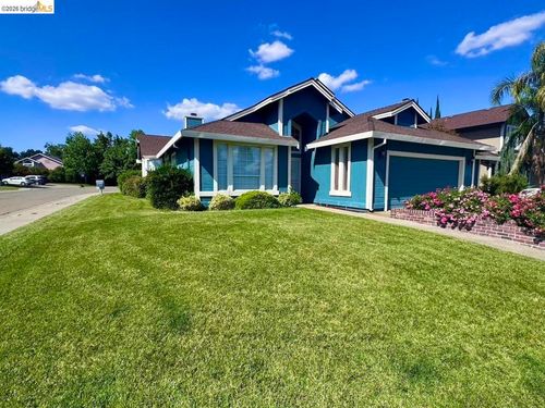 5001 Meadow Pass Way, Antelope, CA, 95843-5842 | Card Image