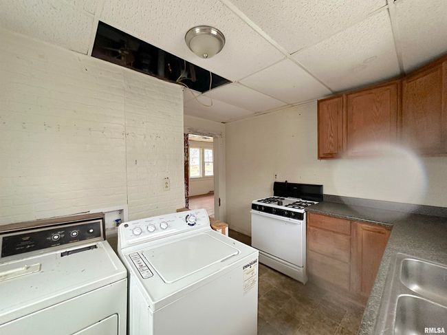 410 S Ash St, House other with 3 bedrooms, 1 bathrooms and null parking in Carbondale IL | Image 7