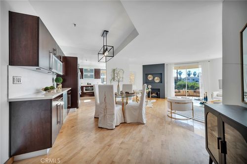 208-245 Main St, Venice, CA, 90291-2522 | Card Image