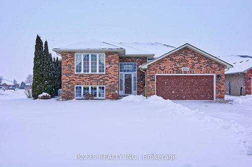 4026 Applewood Dr, Petrolia, ON, N0N1R0 | Card Image