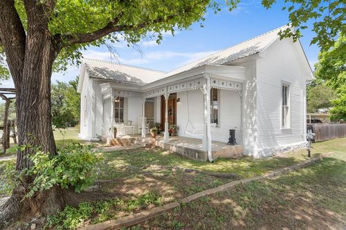 307 S Creek St, Fredericksburg, TX, 78624 | Card Image
