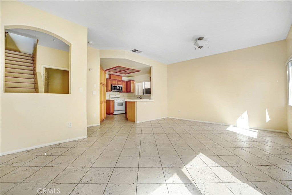 Residential Lease in North Hills 5