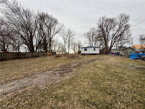 61 Green St, Smithfield, OH, 43948-9008 | Card Image