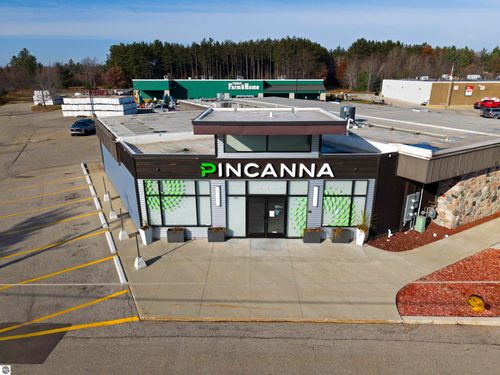 786 S Cedar St, Kalkaska, MI, 49646-8407 | Card Image