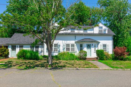 3 Coles Ave, Amityville, NY, 11701-3605 | Card Image