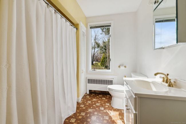 Hall bathroom on 1st floor | Image 17