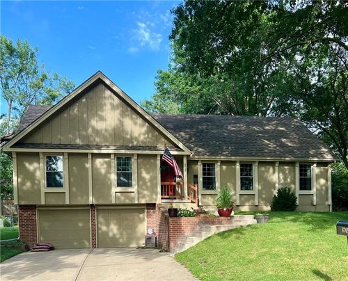 6705 Nw Mirror Lake Ter, Parkville, MO, 64152-2553 | Card Image