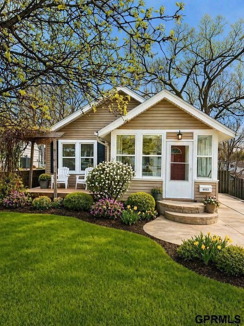 6025 Parker St, Omaha, NE, 68104-4855 | Card Image
