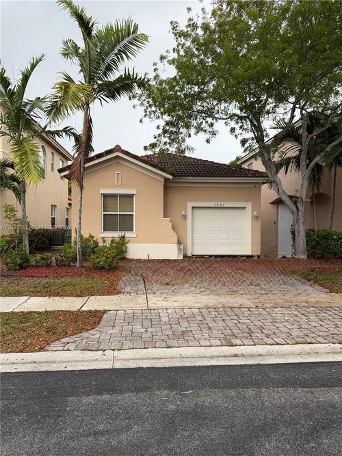 3951 Ne 11th Dr, Homestead, FL, 33033-5597 | Card Image